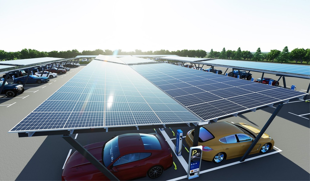 Wiata solarna Risen nad parkingiem
